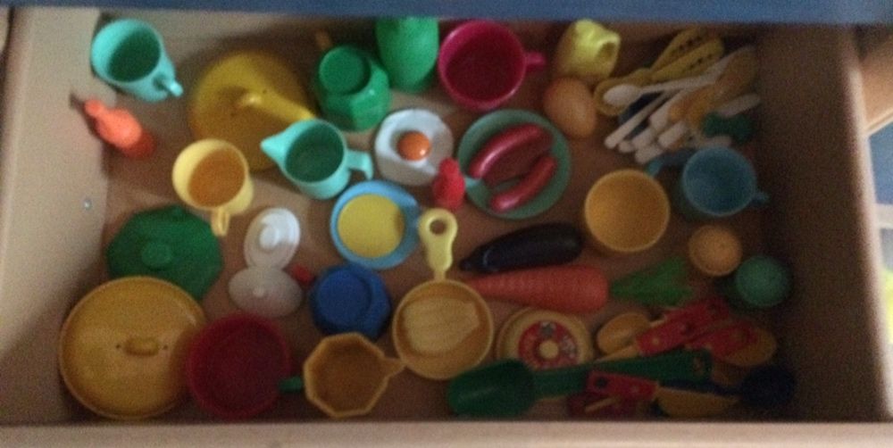 Zabawkowa kuchnia z akcesoriami