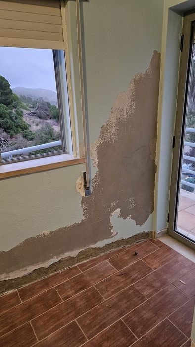 Remodelação e limpeza e impermeabilização de caleiras e limpeza de algerozes