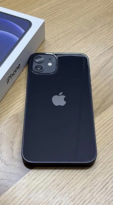 iPhone 12.