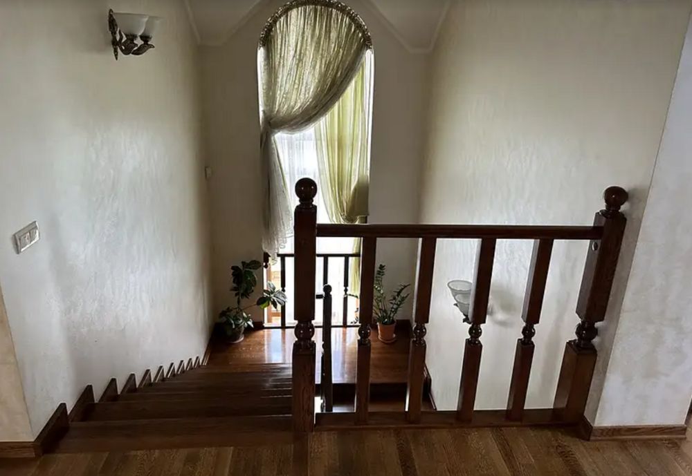 Продаж 2 поверхового будинку 419 кв. м, 6 кімнат, Петриків