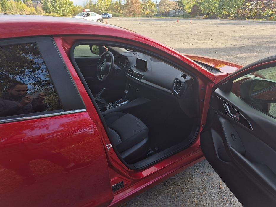 Продам Mazda 3 1.5 2014