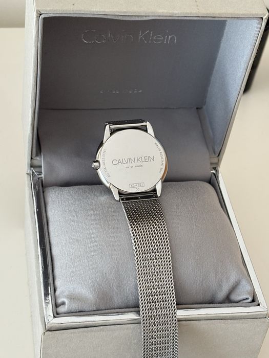 Relógio da Calvin Klein minimal prateado como novo