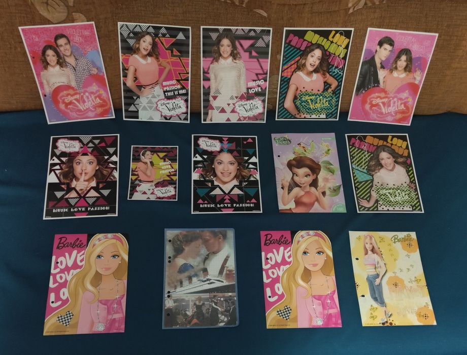 NOWY zestaw naklejek, pocztówki, karteczki i NOWY segregator Violetta.