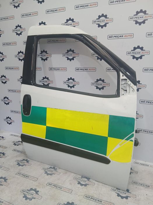 PORTA FRENTE DIREITA BRANCA FIAT DOBLO II VERSAO 263 2010-2018 ANO: 20