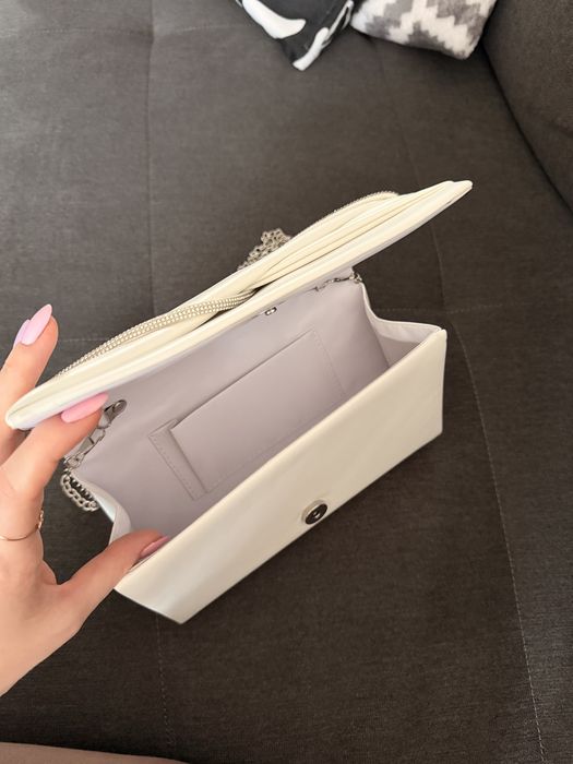 Suknia ślubna z koronką