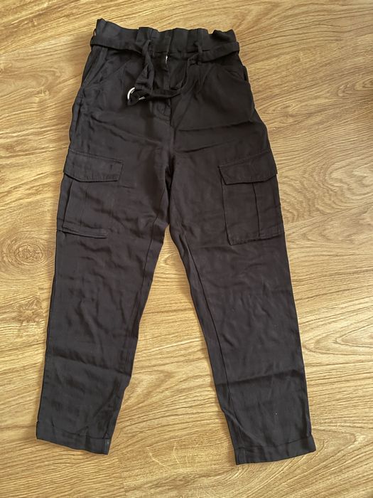 Czarne joggery luzny material