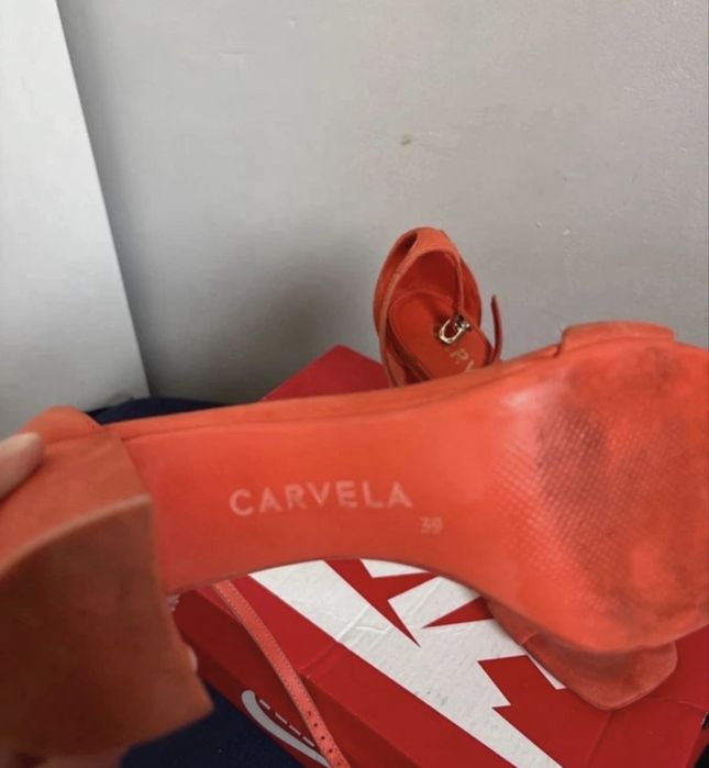 Pomaranczowe szpilki Carvela