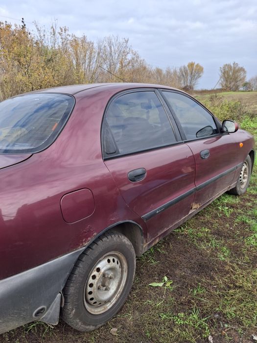 Автомобіль Daewoo Lanos