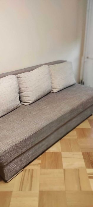 Wygodna sofa / kanapa rozkładana z funkcją spania + poduszki
