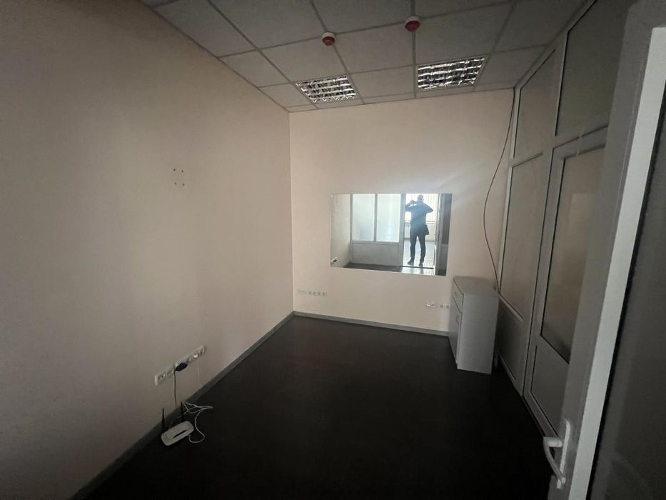 Продаж фасадного офісу 130 м² — вул. В. Лобановського (р-н Металургів)