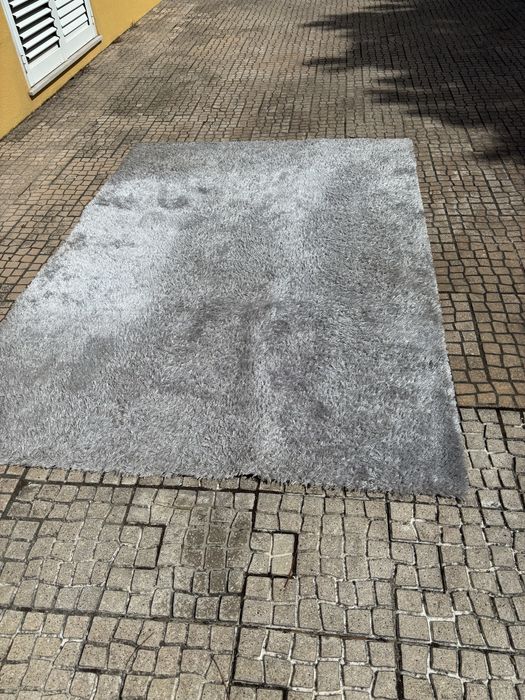 Tapete cinzento para quarto ou sala