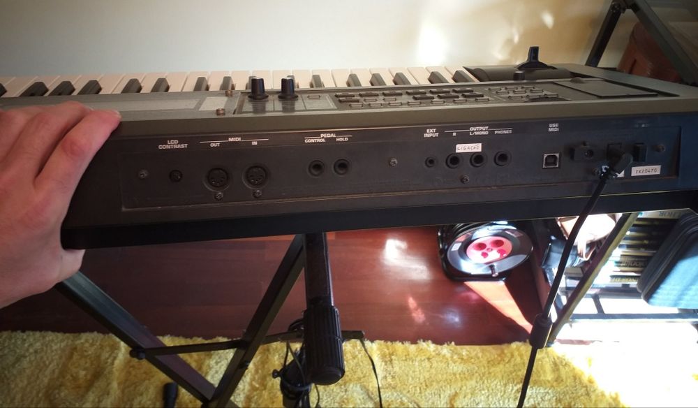 Órgão Roland práticamente novo