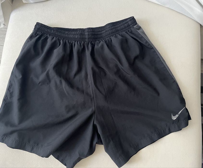 Спортивные шорты Nike размер М