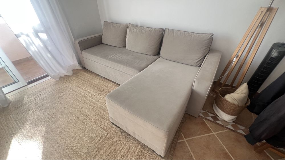 Oportunidade | 2 sofás-cama | 1 deles com chaise-longue