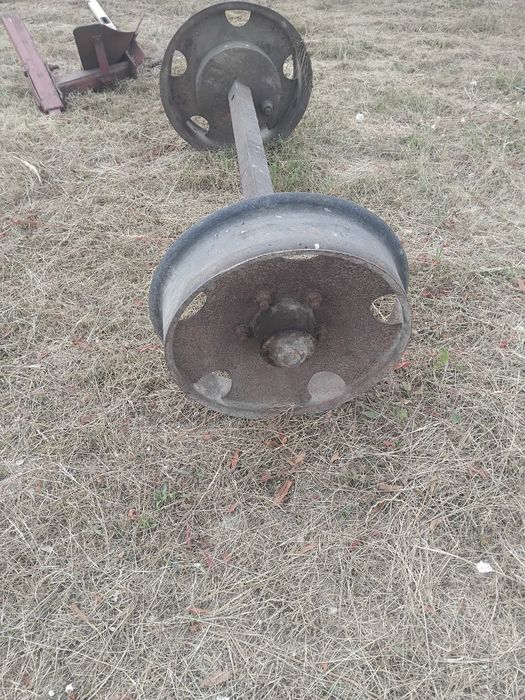 Вісь з колесами до автомобільного прицепа