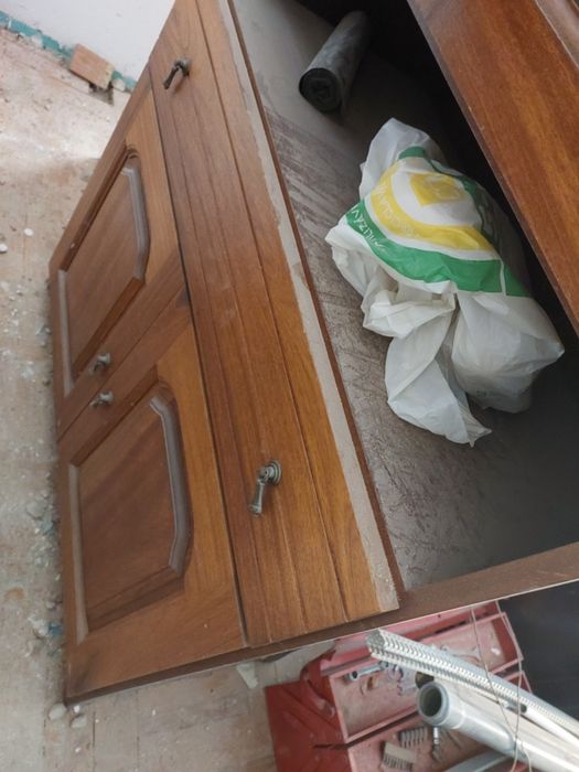 Sofá, cómodas e armários