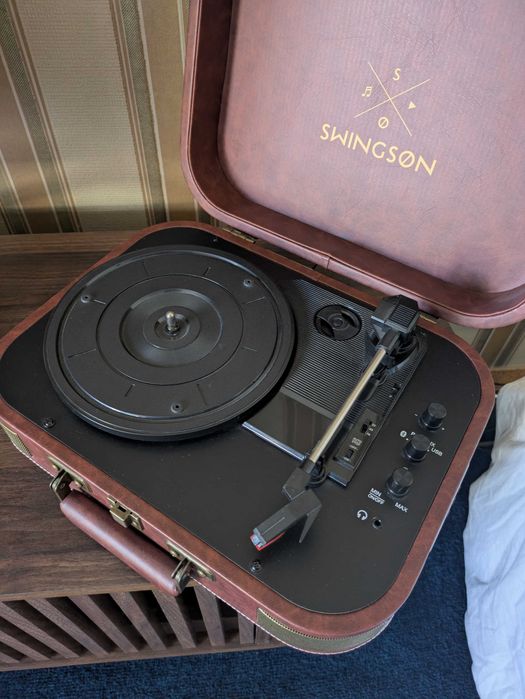 Gira-discos portátil Swingson On Stage BT – mala vintage castanha