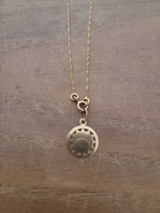 Corrente em ouro com pendente devidamente contrastada