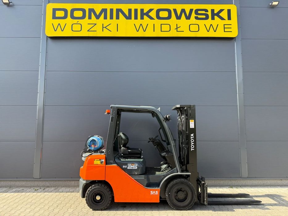 Toyota 02-8FGF25  wózek widłowy 2014R. LPG triplex kabina 1/2 WYNAJEM SPRZEDAŻ SERWIS