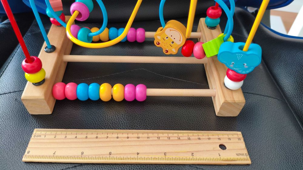 Brinquedo de madeira – Labirinto de contas com ábaco