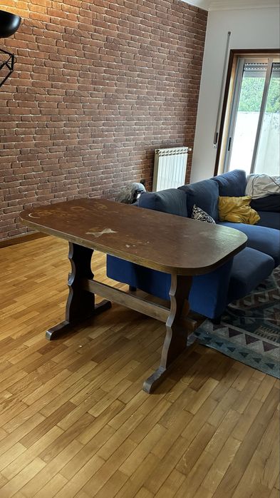 Mesa antiga (não é madeira)