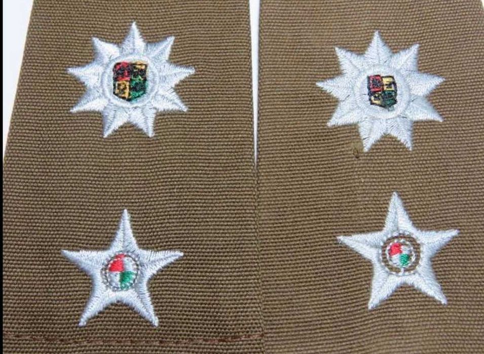 Dragonas de posto de Tenente-Coronel da Força de Defesa Nacional da África do Sul (SANDF) (Par) – Modelo Slip-on para Oficiais do Exército.