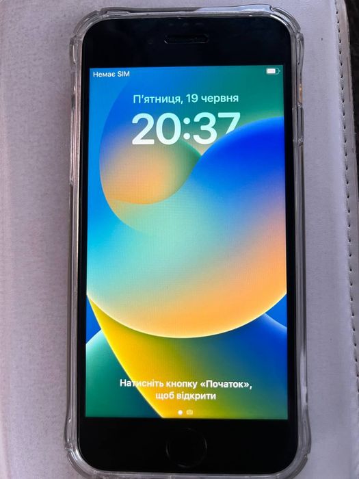Телефон Iphone8.