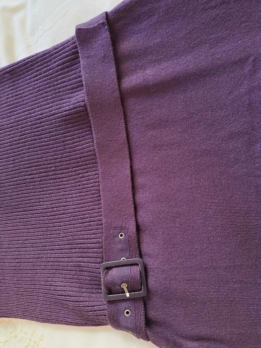 Vestido de malha roxo com cinto, e cintura descida