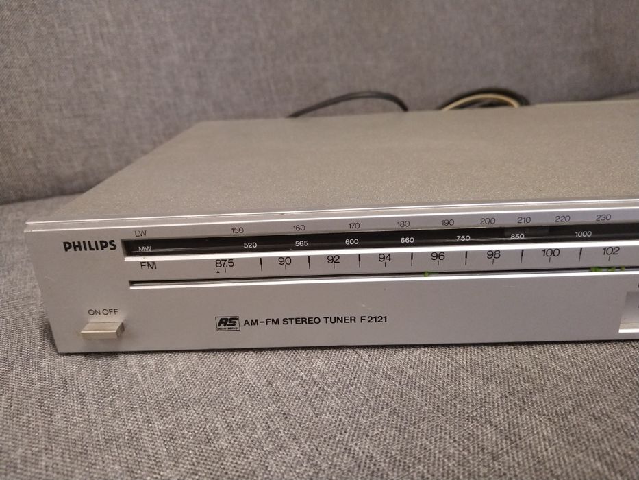 Tuner radiowy AM FM Stereo Philips F 2121 sprawny