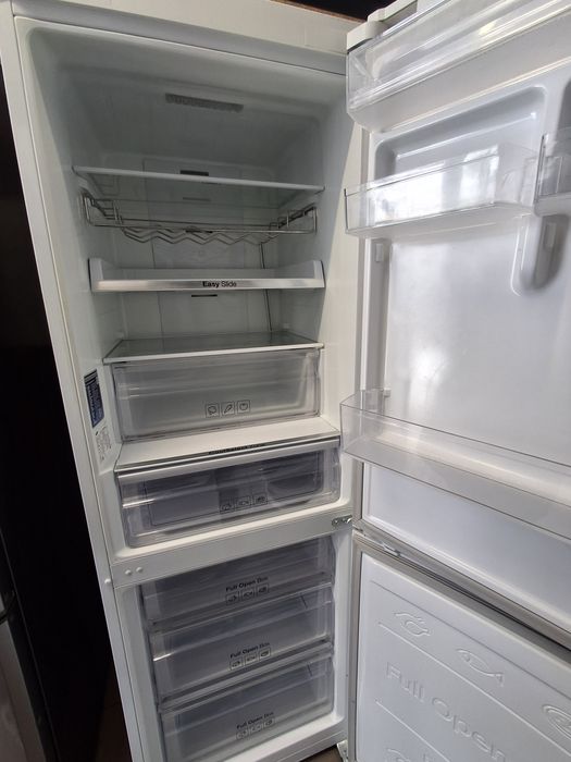 Холодильник SAMSUNG Model RB29FERNCWW