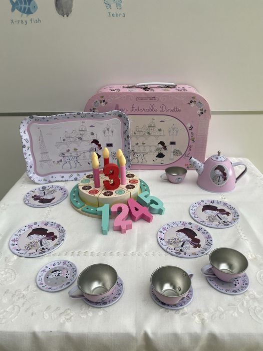 Conjunto de cha e bolo de aniversario