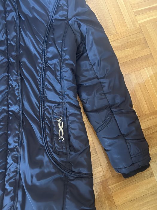 Kurtka czarna ocieplana z kapturem