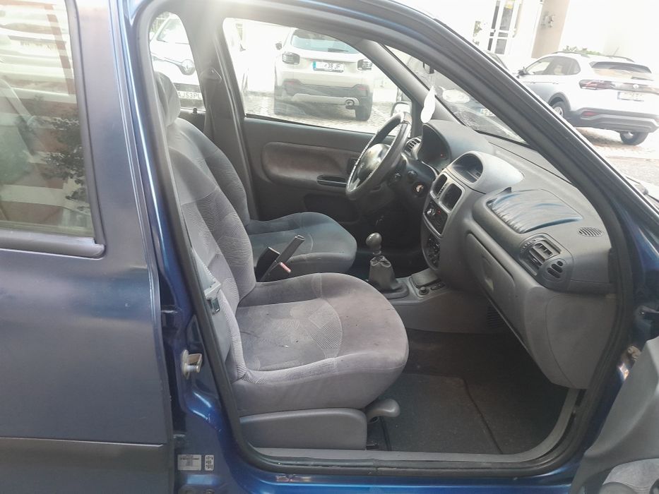 Renault  clio 1.2 i  full estras AC