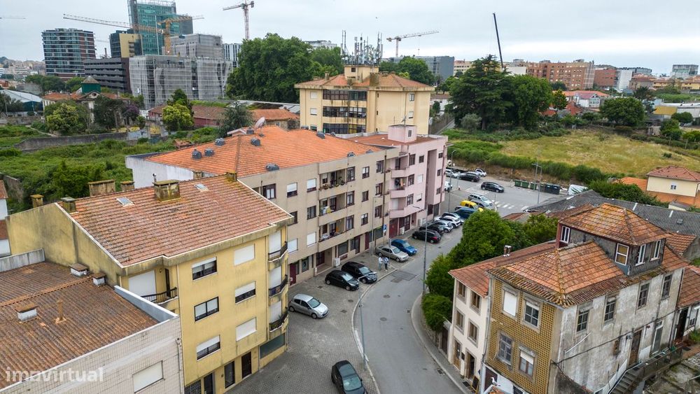 4 Lojas Comerciais em Santa Marinha (Candal)