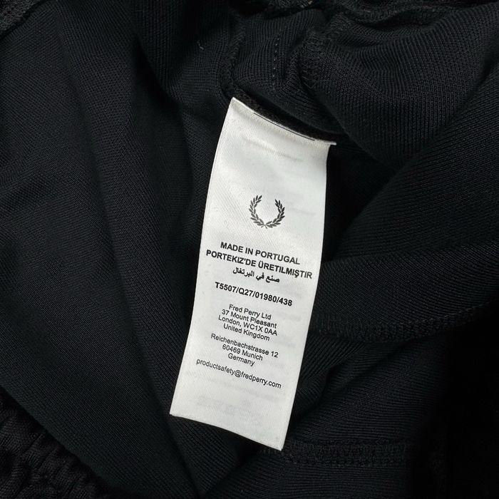 Спортивні штани Fred Perry на лампасах