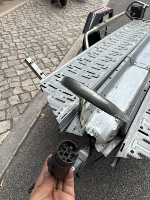Atrelado  para motas  de 2-3 e 4 rodas