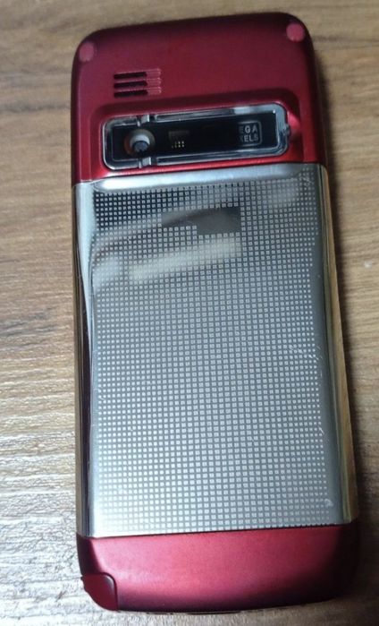 Телефон кнопочный E71