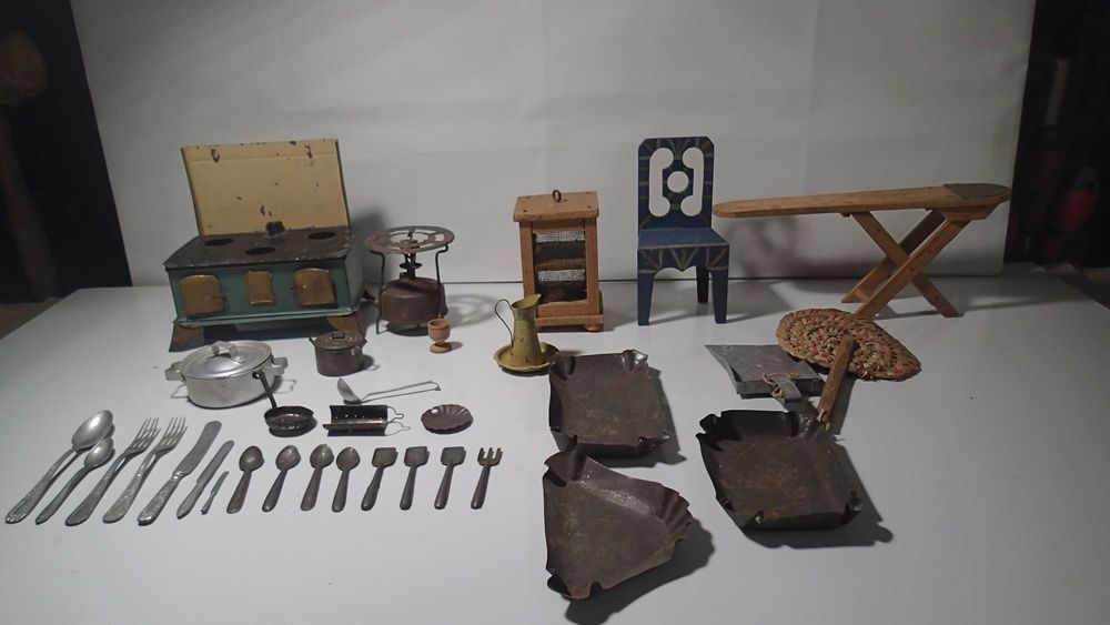 Conjunto de miniaturas de artesanato popular antigo