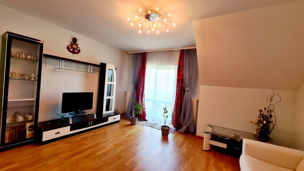 Будинок з басейном і гаражем на 2 авто