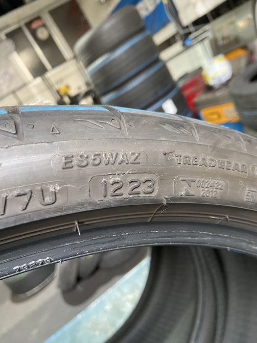 Pneus 235 / 35 R 19 Brigestone