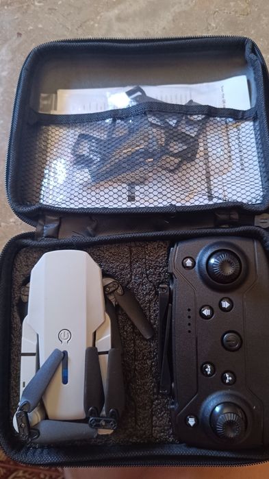 Drone pequeno com câmera