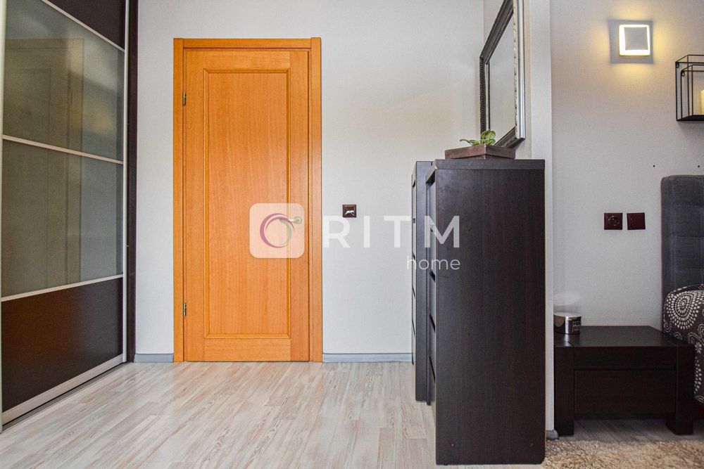 Оренда сучасного будинку, що поєднує затишок та функціональність.