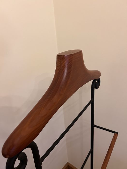 Cabide de quarto / Suporte para roupa em ferro e madeira