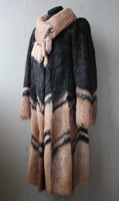 Длинная шуба из натурального меха нутрии, размер L