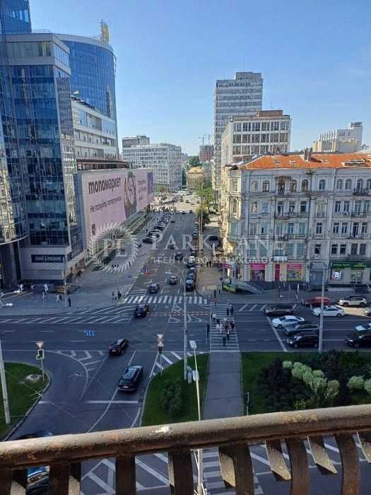 Продаж 3-кімн Басейна вул. 17 Сталінка з ліфтом.ТРЦ Гулівер