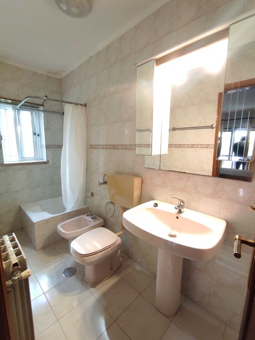 Quarto c/WC privativo e varanda em Celas - só disponível para 1mês (Maio)