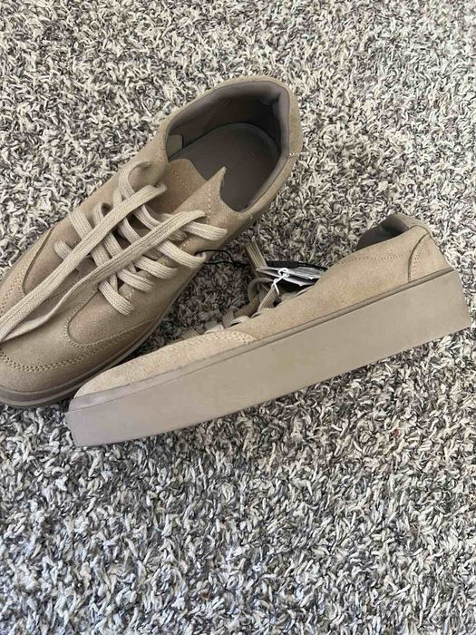 Кросівки Reserved