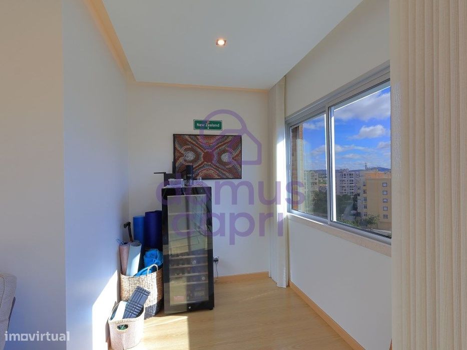 Apartamento T3 com Estacionamento em Faro -