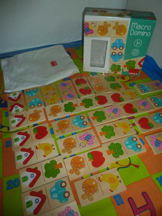 Brinquedos didáticos em madeira