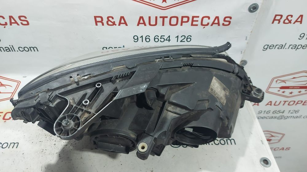 Otica Farol Frente Frontal Esquerdo Mercedes Class C W204 A2048208561